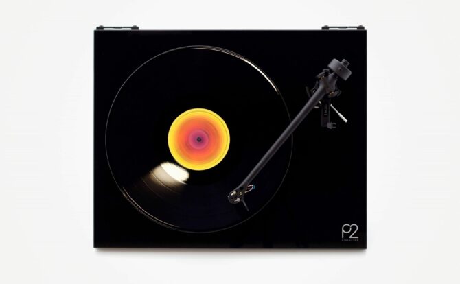 REGA TURNTABLE P2