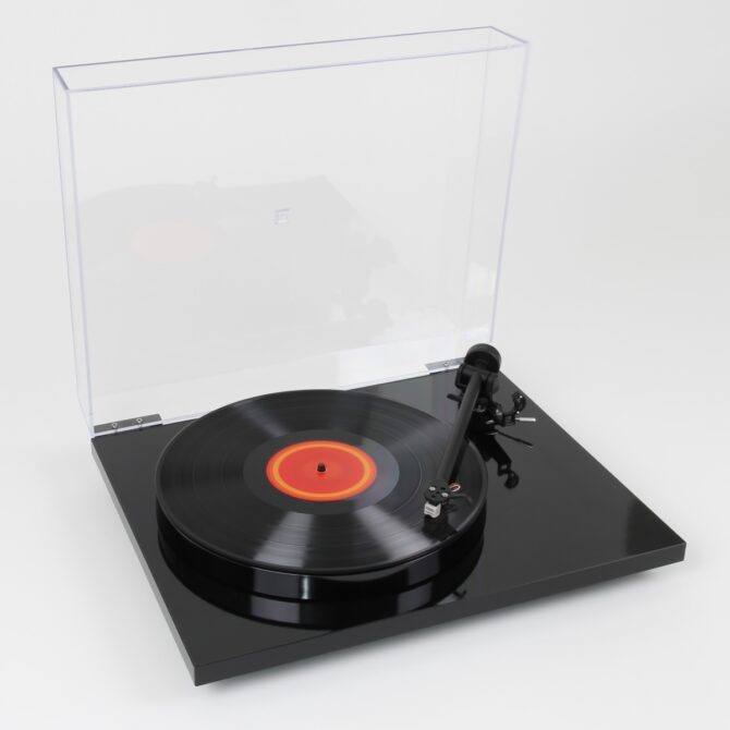 REGA'S  GREEN GRADE ECO-FRIENDLY TURNTABLE P1 (P1 ecodeck)