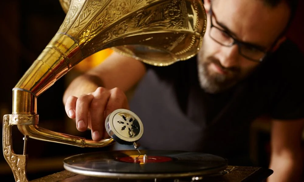 How to Play a Vinyl Record 